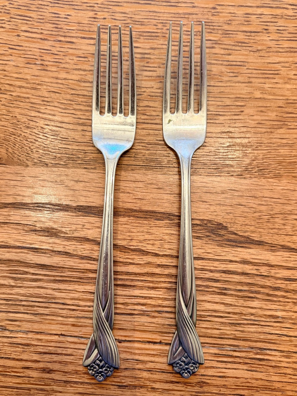 Oneida Katrina Stainless Steel Dinner Forks - (Set of 2)- preloved